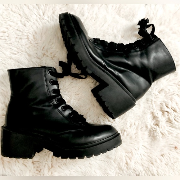 Black combat boots - Picture 1 of 4